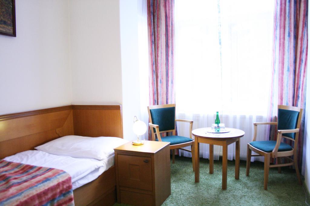 Villa Charlotte Karlovy Vary Oda fotoğraf