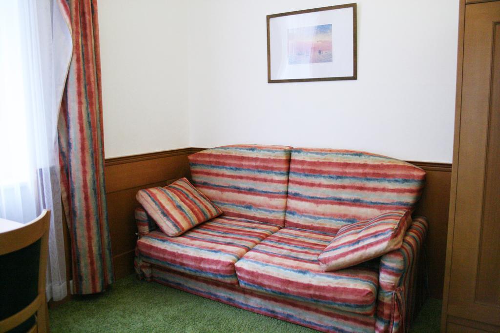 Villa Charlotte Karlovy Vary Oda fotoğraf